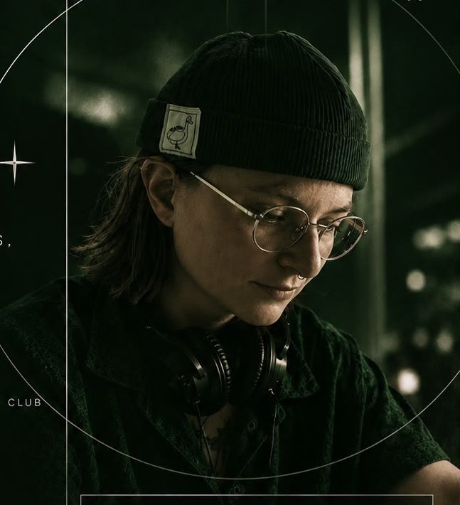 GIRLBØSS behind the decks