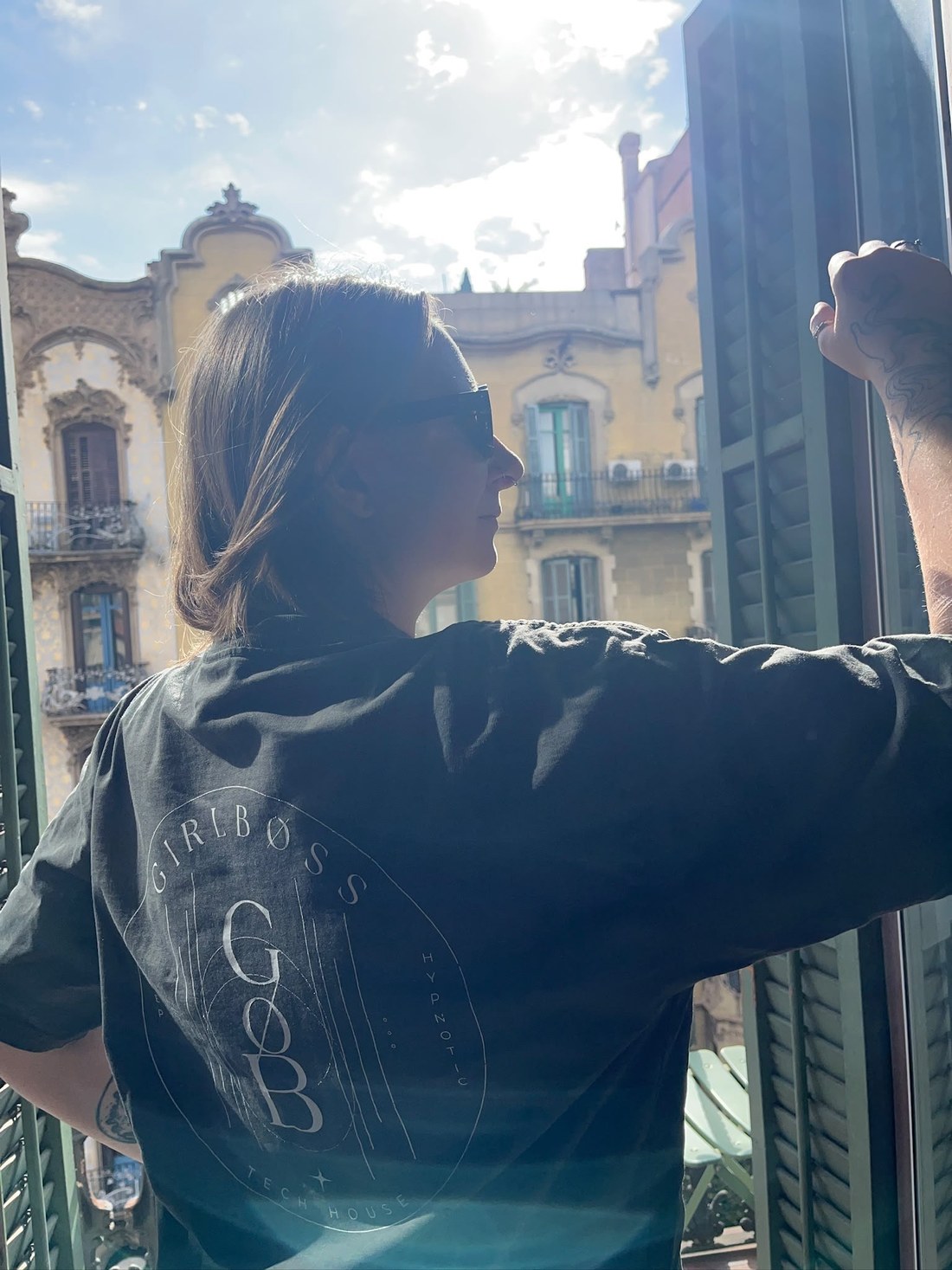 GØB shirt on a Barcelona balcony